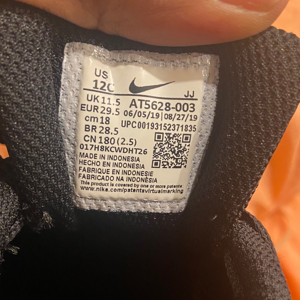 Nike Black and Gold KIDS Air Max 200
Sneakers SIZE 12c - Picture 11 of 13